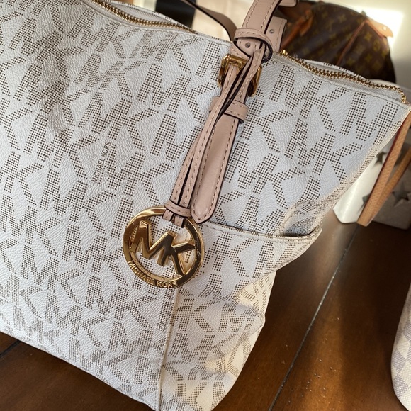 Michael Kors Purse - Picture 4 of 8